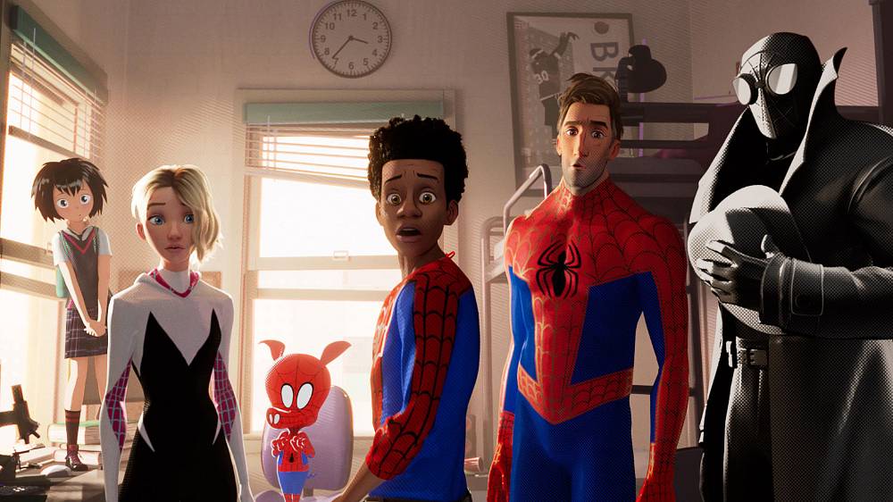 Spider-Man: Paralelní světy (2018), Phil Lord a Chris Miller, tvůrci hitů Lego příběh a 21 Jump Street spojili svůj um a talent, aby divákům představili dosud nepoznaný svět Spider-Mana v přelomovém a unikátním vizuálním stylu. Spider-Man: Paralelní světy představí dospívajícího chlapce z Brooklynu Milese Moralese a nekonečné možnosti Paralelních světů, kde je víc než jen jeden maskovaný hrdina.