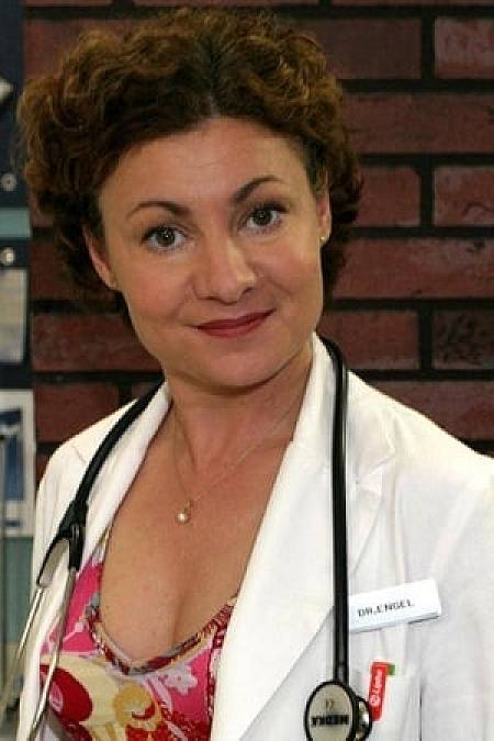 Stefanie - nový začátek (1995), Bývalá zdravotní sestřička Stefanie začala studovat medicínu, aby si splnila svůj sen. Vrací se zpátky do Luisiny kliniky už jako lékařka, ale jaký bude její návrat?