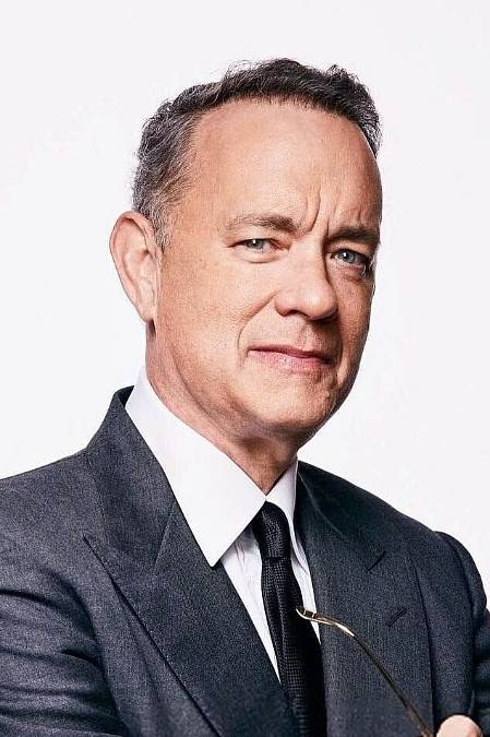 Tom Hanks, jeho rodiče se rozvedli, když mu bylo pouhých pět let. Na střední škole se věnoval sportu a chtěl se stát kosmonautem. Nakonec ale objevil herectví. Své komediální nadání zužitkoval už na prknech školního divadla, kde také začal sbírat svá první ocenění. Jeho kroky posléze vedly přes Chabotskou univerzitu na Kalifornskou státní univerzitu v Scramentu, kde potkal svou první manželku Samanthu Lewes, s níž má syna Colina (který se také stal hercem) a dceru Elizabeth. Při natáčení filmu VOLUNTEERS se seznámil s Ritou Wilson, která se nakonec v roce 1988 stala jeho druhou ženou. Mají spolu dvě děti.

Hanksova filmová kariéra začala v komediích, v kterých si získal publikum, díky svým bezchybným komediálním výkonům ve filmech jako byl například hit Rona Howarda ŽBLUŇK. V roce 1988 byl poprvé nominován na Oscara za hlavní roli ve filmu VELKÝ. V devadesátých letech se přesunul z komedií do "seriózních" filmů a získal Oscara hned dvakrát za sebou. Nejdříve za film PHILADELPHIE a následující rok za svůj strhující výkon ve snímku FORREST GUMP. V následujících letech přibyly další oscarové nominace, za válečný snímek ZACHRAŇTE VOJÍNA RYANA a TROSEČNÍKA. Za sebou má i režijní zkušenost v podobě komedie TO JE NÁŠ HIT!.

V současnosti patří Tom Hanks mezi nejlepší herce své generace. Z talentovaného komika se stal během několika let americkým národním klenotem. Spolu se svým dobrým přítelem Stevenem Spielbergem patří mezi nejvlivnější tvůrce Hollywoodu. Exceluje stejně v komediích jako ve vážných dramatech a jeho postavy jsou jen stěží zapomenutelné. Většina snímků ve kterých se v devadesátých letech objevil, patří mezi to nejkvalitnější z hollywoodské produkce. Spojuje v sobě hereckou neokázalost a vystupování milého chlapíka od vedle, díky němuž je divákům blízký.