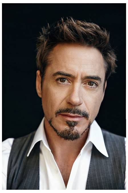 Robert Downey Jr., snad už když se narodil, mnoho lidí již předpokládalo, že se po vzoru svých rodičů, režiséra Roberta Downeyho Sr. a herečky Elsie Downey (díky nimž jeho genetická výbava obsahuje dědictví židovské, maďarské, litevské, irské, skotské a švýcarské) bude chtít věnovat filmu. Předtuchy těchto lidí se staly skutečností po pouhých pěti letech. V roce 1970 ho totiž jeho otec poprvé obsadil do jednoho ze svých snímků s názvem Pound. Filmová spolupráce otec-syn trvala prakticky až do roku 1997. Během těchto let se tento mladý talentovaný herec objevil v drtivé většině děl svého otce. Z těch úspěšnějších lze jmenovat například komedie To je ale teplo! a Láska na druhý dotek.

Otec byl vždy jeden z hlavních Robertových vzorů, ale ne vše, co se od něj naučil, bylo pro jeho život prospěšné. Mezi méně užitečné návyky, které si od něho osvojil, patřila drogová závislost již od velmi mladého věku: Downey starší svému potomkovi poprvé nabídl marihuanovou cigaretu už coby šestiletému. Postupem času jeho problémy prohloubil i kokain, heroin a alkohol. Většina jeho mládi se tak nesla v neustálém opakování vzestupů a pádů, často provázených policejními zásahy, návštěvami soudů a několikrát i docela dlouhými pobyty v léčebnách a za mřížemi.

Mimo otcovu práci se filmové branži poprvé prosadil v osmnácti letech, kdy si zahrál menší roli v romantické komedii Miláčku, jsi to ty? Během natáčení thrilleru Prvorozený se objevil před kamerou vedle Sarah Jessicy Parker, která ho okouzlila natolik, že výsledkem byl jejich sedmiletý milostný vztah (patrně nepřekvapí, že důvodem jeho rozpadu byly Robertovy problémy s drogami – stejně jako později v případě konce jeho prvního manželství). Po uplynutí dalšího léta si mohl do svého hereckého životopisu zapsat účast v akčním dramatu Rebel z mé školy, fantasy Podivná věda, historickém seriálu Mussolini: The Untold Story a krátkometrážním Deadwaitu. Pohledy věhlasnějších režisérů se mu ale stále vyhýbaly.

Až v roce 1987 byl po dlouhé době konečně obsazen do hlavních rolí, a to ve snímcích, které paradoxně svým způsobem tak trošku charakterizovaly jeho životní styl – Sukničkář a Feťáci. Svoji premiéru na poli válečných filmů si odbyl o rok později ve filmu Ernesta Thompsona s názvem 1969. Sportovní komedie Johnny, buď hodný z téhož období potvrdila fakt, že se s Downeym dá počítat jako s hlavním hercem.

Zásadní role jeho kariéry ovšem stále nepřicházela. Na přelomu osmdesátých a devadesátých let zřejmě ve formě symbolu v názvu filmu přišla tehdy čtyřiadvacetiletému Robertovi zpráva: Je naděje. A opravdu – Downey totiž dostal nabídku na roli v krimidramatu Obhájce pravdy, kde měl konečně možnost zapůsobit po boku známějšího umělce, kterým bezpochyby James Woods byl. Zdatně sekundoval také Melu Gibsonovi v akční komedii Air America, což byl první film s kvalitnější produkcí, ve kterém se mu naskytla příležitost zazářit. Právě Gibson se mimochodem tehdy stal jedním z jeho velikých kamarádů, který mu v krizových chvílích opakovaně nabízel pomocnou ruku. Když se pak o mnoho let později situace obrátila a přítel se díky svému chování a výrokům stal kontroverzní osobou, Downey se jej zastal a když si měl jít pro jedno významné ocenění, požádal organizátory, aby si jej mohl převzít právě z Melových rukou.

Po tomto milníku, který byl alespoň částečným úspěchem na mainstreamovém poli, následovaly role v Hoffmanově Bublifuku a především v životopisném Chaplinovi, kde ztvárnil titulního krále komiků. Velmi pečlivá příprava - v jejímž rámci si dokonale nastudoval mistrovu řeč těla a naučil se třeba i hrát na housle nebo ovládat tenisovou raketu levačkou – se vyplatila, protože herec byl v roce 1992 nominován na Oscara. V květnu téhož roku vstoupil do manželského svazku s Deborah Falconer, který vydržel dvanáct let a obohatil Downeyho život o syna.

Ve fantasy Srdce a duše, zasazeného do období konce padesátých let, si zahrál trémistu Harrisona. Komedie se opět ukázala být Downeyho oblíbeným žánrem v roce 1993, kdy se objevil ve více než tříhodinových Prostřizích, jejichž tvůrci se nechali inspirovat povídkami Raymonda Carvera. Po kontroverzním satirickém krváku Takoví normální zabijáci si Newyorčan postupně začal uvědomovat, kde se nachází jeho silná stránka, ale zadařilo se mu i díky příjemně romantickým Italským námluvám. Ty by se pravděpodobně umístily někde ve středu žebříčku Robertových úspěšných filmů, avšak velmi osobitou adaptaci Williama Shakespeara Richard III., zasazenou do dvacátého století, lze řadit mezi ty, které spíše zklamaly. Roli anglického lékaře z období Stuartovců si vyzkoušel v historickém snímku Čas smyslnosti.