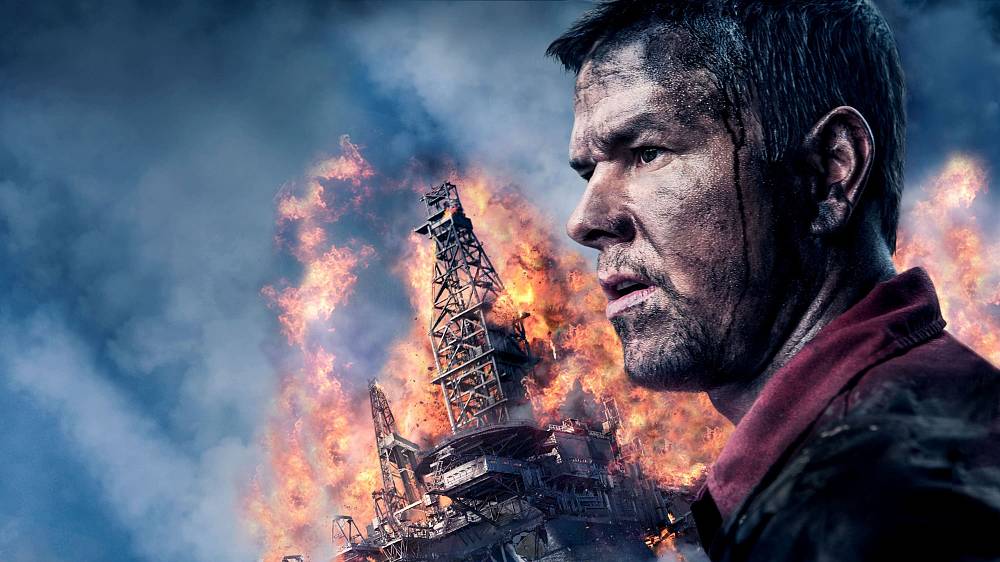 Deepwater Horizon: Moře v plamenech, příběh popisuje události na plovoucí vrtné plošině Deepwater Horizon, která se v dubnu 2010 potopila následkem exploze a způsobila největší ropné zamoření v americké historii.