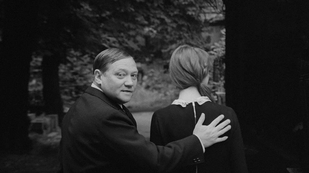 Film Spalovač mrtvol natočil režisér Juraj Herz podle stejnojmenné novely Ladislava Fukse. Jeho hrdina - zaměstnanec krematoria, je člověk nenormální, zatížený svým povoláním, psychopat a maniak, posedlý představou člověka jako mrtvoly a její přeměny v prach a popel. Člověk takto duševně narušený se dá pak snadno svést zrůdnou fašistickou ideologií k těm nejstrašnějším činům: zradě národa, ke kterému se dosud hlásil, udavačství, vraždám a spolupráci na masovém vyhlazování lidí.