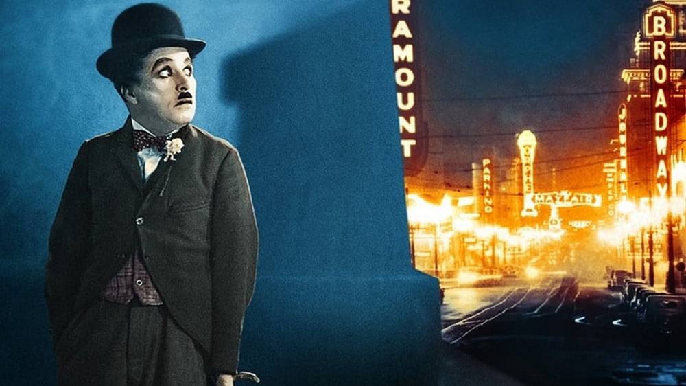 Připravte se na cestu plnou emocí. Na každém z 10ti slajdů vás čekají nejlépe hodnocené filmy ze Zlaté éry: Nejzásadnější díla 30. let. Nejlepší film najdete na samotném konci této fotogalerie.