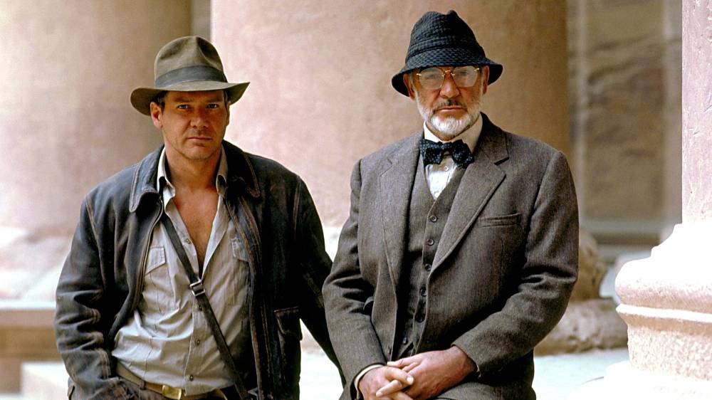Indiana Jones a Poslední křížová výprava. Píše se rok 1938 a Indiana Jones působí jako učitel archeologie na univerzitě. Jednoho dne se setká s podnikatelem a milovníkem umění, Walterem Donovanem, který mu oznámí, že při hledání Svatého grálu se ztratil jeho otec. Indiana Jones se ihned vydává na místo posledního působení otce, do Benátek. Tady se setkává s německou doktorkou Elsou, která ho přivede do místní knihovny, kde se otec Indiany ztratil. Indiana zde velmi brzy najde hrobku rytíře z první křížové výpravy (knihovna je ve skutečnosti starým kostelem) a v ní další stopu, která má hledače přivést k místu, kde je kdesi v poušti schován Svatý grál. To už však Indianu a Elsu pronásledují neznámí útočníci. Indiana se jich zbaví a od posledního z nich se dozví, že se jedná o strážce Svatého grálu. Další informaci, kterou od strážce grálu Indiana získá, je místo, kde je nacisty držen archeologův otec. Indiana se s Elsou vypraví do Rakouska ho osvobodit. Otce najde na starém hradě, ale zde se ukáže, že Elsa je ve skutečnosti ve službě nacistů a že jí jde o notes, který Indiana dostal poštou od svého otce. V notesu se totiž skrývají důležité poznámky, které mají pomoci při získání Svatého grálu. Indiana o notes nechtěně přijde, když mu ho zabaví nacistický důstojník. Nacistům právě o tento notes celou dobu šlo. Zdá se, že Indiana a jeho otec prohráli a že jim hrozí už jen smrt za strany nacistů. To však není pravda. Indiana se svým otcem z hradu, kde jsou nacisty drženi, dokážou utéct. Ihned se vypraví do Berlína, kde vyhledají Elsu (dostala notes od důstojníka) a notes jí opět vezmou. Následně z Berlína uprchnou pomocí vzducholodě, letadla a auta, když se přitom musejí zbavit svých pronásledovatelů. Indiana a jeho otec pokračují na Střední východ, aby zde za pomoci svého přítele Marcuse grál našli. V patách jim však postupuje i nacistická výprava vedená německým plukovníkem, Walterem Donovanem a Elsou...