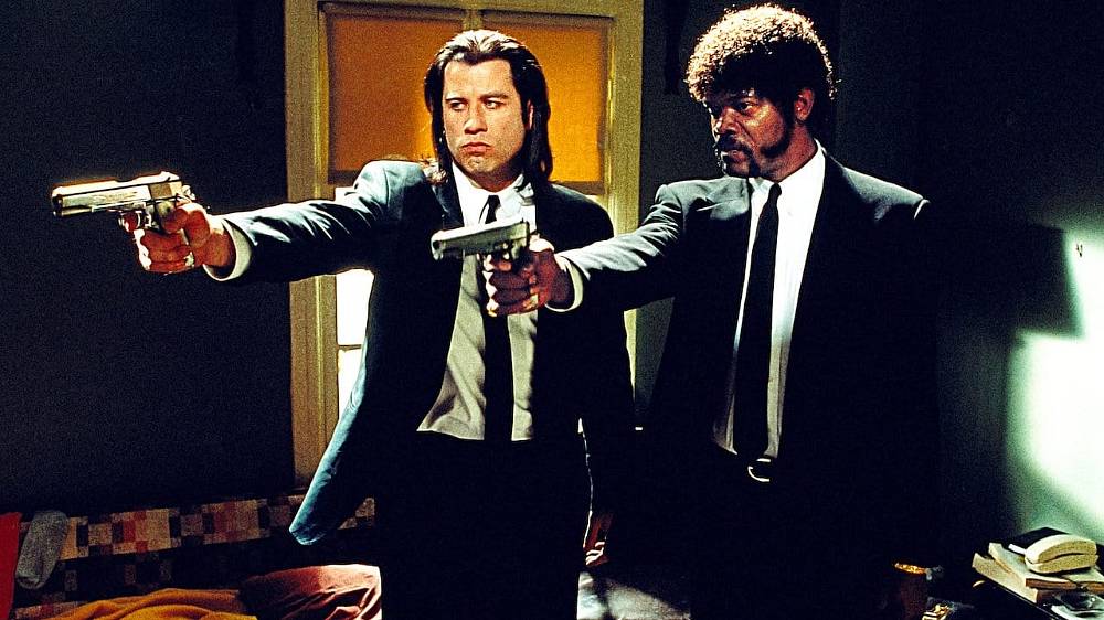 Pulp Fiction: Historky z podsvětí. Nejkultovnější z kultovních filmů 90. let je autorskou Biblí Quentina Tarantina, který v tomto opusu definoval základní prvky své režisérské poetiky a vytvořil dílo rozněcující náročné kritiky na festivalu v Cannes, levicové a pravicové intelektuály i zedníky dopřávající si po těžké šichtě trochu oddychu. Pulp Fiction je multižánrovým opusem, který přetéká fetišistickými detaily a popkulturními odkazy a zároveň dokonale funguje jako svrchovaně napínavý film rozvržený do inovativní příběhové struktury. Chcete vidět homosexuální znásilnění sbližující dva nepřátele na život a na smrt?