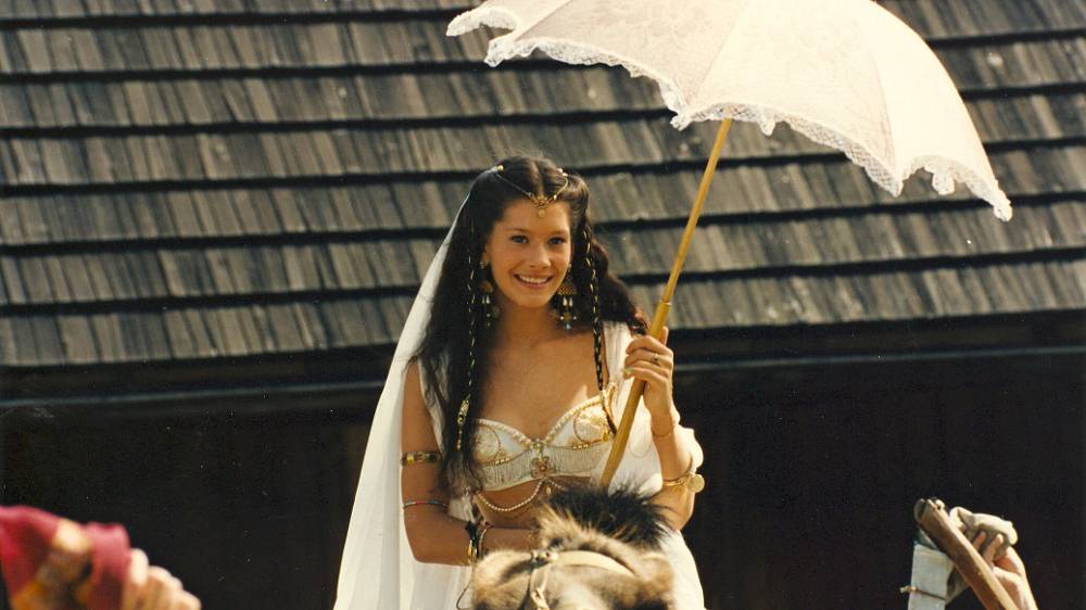 Barbora Seidlová se narodila 23. 5. 1981 v jihomoravském městě Břeclavi a vyrůstala v nedalekém Mikulově. Vystudovala činoherní herectví na brněnské konzervatoři a poté i pražskou DAMU. Již v patnácti letech ji obsadil režisér Karel Smyczek do svého pohádkového filmu "Lotrando a Zubejda" (1997). Bára si tam zahrála hlavní roli princezny Zubejdy. Ve stejném roce také natočila inscenaci Romeo, Julie a tma, ve které si zahrála Ester. Během studií na FAMU účinkovala i v několika studentských filmech.

Svou divadelní kariéru začala v Divadle Bolka Polívky v Brně (hra Nebe?), hostovala ale i v hrách v jihlavském divadle Na kopečku, v Činoherním klubu v Praze (hra Dámský krejčí), Divadle na zábradlí (hra Plyš), Městském divadle Brno (Romeo a Julie-role Julie), v brněnské Redutě a Divadle komedie.

V seriálu se poprvé a naposled objevila v seriálu České televize s názvem "Místo nahoře" (2003). V jedné z hlavních rolí tu Bára ztvárnila dospívající Martinu Lukešovou (dceru Vl. Táborského a S.Stašové). Po natočení dalších dílů seriálu (už na TV Nova) s názvem "Místo v životě" se dobrovolně vzdala kariéry seriálové herečky. O rok později si zahrála hlavní roli ve filmu Bolero (postavu Mariky Čihanové) a objevila se jako Tereza v teenagerské komedii "Snowboarďáci".

V roce 2005 se vzdala i kariéry filmové herečky a rozhodla se dál pracovat jen na divadelní scéně, kde má podle svých slov více volnosti. Momentálně je Bára herečkou na volné noze, nejčastěji je možno ji vidět v brněnském Divadle Bolka Polívky.