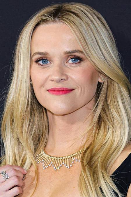 Laura Jeanne Reese Witherspoon (narozena 22. března 1976) je americká herečka a producentka. Je držitelkou řady ocenění, včetně Oscara, ceny Primetime Emmy a dvou Zlatých glóbů. Časopis Time ji v letech 2006 a 2015 zařadil mezi 100 nejvlivnějších lidí světa a časopis Forbes ji v letech 2019 a 2021 zařadil mezi 100 nejvlivnějších žen světa. V roce 2021 ji časopis Forbes označil za nejlépe vydělávající herečku světa a v roce 2023 byla jmenována jednou z nejbohatších žen Ameriky s odhadovaným čistým jměním 440 milionů dolarů.
Witherspoonová začala svou kariéru jako teenagerka, na filmovém plátně debutovala ve filmu Muž na měsíci (1991). Průlom přišel v roce 1999 díky vedlejší roli ve filmu Kruté úmysly a za ztvárnění Tracy Flickové v černé komedii Election. Širšího uznání se jí dostalo za roli Elle Woodsové v komedii Legálně blond (2001) a jejím pokračování z roku 2003 a za hlavní roli v romantické komedii Sladký domov Alabama (2002). Za ztvárnění June Carter Cashové v hudebním životopisném filmu Walk the Line (2005) získala Oscara pro nejlepší herečku. Po kariérním útlumu, kdy jejím jediným kasovním úspěchem bylo romantické drama Voda pro slony (2011), se Witherspoonová vrátila produkcí a hlavní rolí Cheryl Strayedové v dramatu Wild (2014), které jí vyneslo druhou nominaci na Oscara v kategorii nejlepší herečka.
