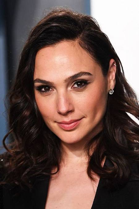 Gal Gadot (narozena 30. dubna 1985) je izraelská herečka a modelka. Narodila se v izraelském městě Roš Ha'ajin v aškenázské židovské rodině (původem z Polska, Rakouska, Německa a Československa). Dva roky sloužila v IDF a v roce 2004 získala titul Miss Izrael.
Koncem roku 2000 se Gal začala věnovat modelingu a ve filmu debutovala ve čtvrtém filmu série Rychle a zběsile, Rychle a zběsile (2009), jako Gisele, spolupracovnice hlavního padoucha filmu. Její role byla rozšířena v pokračováních Rychle a zběsile 5 (2011) a Rychle a zběsile 6 (2013), v nichž byla její postava romanticky spojena s Han Seoul-Ohem (Sung Kang). Ve filmech Gal prováděla vlastní kaskadérské kousky. V roce 2010 se objevila také ve filmech Noční rande (2010) a Rytíř a den (2010). Na začátku prosince 2013 byla Gal obsazena do role Wonder Woman v rámci DC Extended Universe.
Gal je nadšenec do motocyklů, vlastní černý motocykl Ducati Monster-S2R z roku 2006. Od 28. září 2008 je vdaná za Yarona Versana. Mají spolu jedno dítě.