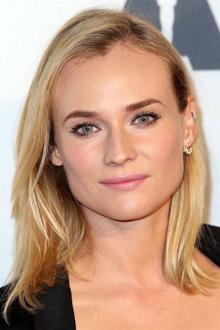 Diane Kruger narozena 15.07.1976 (48 let).
Algermissen, Lower Saxony, Západní Německo.
Na jedné straně typ křehké blondýnky, na druhé straně důkaz germánského realismu. Nejvíce ji zviditelnila role svůdné Heleny v epickém bockbusteru Troja a dnes tuto mladou ženu, která  hovoří několika jazyky, stále častěji vyhledávají nejen producenti komerčních kousků, ale i uznávaní filmaři. Světácká Diane pochází z německého venkova a možná také proto vyzařuje jistou směsici romantiky a nevinnosti, ale nezapomínejme, že má slušně rozjetou kariéru v Americe a ve Francii, která se jí stala druhým domovem.

Na první pohled ji charakterizují dlouhé, špinavě blond vlasy, ostřejší rysy a pichlavé oči.  Wolfgangu Petersenovi se dokonce zdála příliš hubená pro roli Heleny Trojské, takže ji donutil přibrat sedm kilo – nicméně po natáčení Diane zase zhubla na svoji váhu a vypadá perfektně. Není tedy divu, že si nepříliš známé herečky všimli čtenáři magazínu People a zařadili ji mezi 50 nejkrásnějších lidí světa (2004). Navíc nebývá pravidlem, aby měla každá krásná žena, třeba i modelka smysl pro módu, naštěstí Kruger chodí téměř vždy dokonale upravená a v šatech, které dávají vyniknout její štíhlé postavě. Dokonce má jasno v tom, že pro zvláštní příležitosti volí značky Balenciaga, Chanel a Louis Vuitton.

Diane se sice narodila v německém městečku Algermissen, ale coby mladá talentovaná baletka dostala stipendium na prestižní škole při londýnském Královském baletu, což pro ni bylo téměř vysvobozením. V jejím bydlišti totiž existovala pouze chlapecká škola a v prvním roce, kdy do ní zařadili i tři místní dívky včetně baletky Diane, tam chodilo 23 kluků, kteří se jí posmívali. V Londýně byla šťastná, ale její nadějnou taneční kariéru překazilo vážné zranění. Zanedlouho však bylo jasné, že úspěch na ni čekal někde jinde. Baletní průprava a zkušenosti s modelingem se ukázaly jako dobrý start pro hereckou kariéru mnoha hvězd (Audrey Hepburn, Michèle Mercier, Brigitte Bardot atd.) a další z nich je bezpochyby Diane Kruger. Přestože měří pouhých 170 cm, dostala se už v patnácti do finále velké modelingové soutěže Elite Model Look a díky tomu se brzy stala jednou z nejvyhledávanějších modelek. Nejdříve byla hvězdou doma v Německu a zanedlouho se přestěhovala do Paříže, kde patřila k největším hvězdám přehlídkových mol poloviny devadesátých let. Dobře si však uvědomovala, že být jen modelkou znamená krátký život a uvažovala co dál.
Vstupem do světa modelingu se stále více přibližovala také lidem od filmu. Seznámila se s francouzským filmařem se slabostí pro krásné modelky Lucem Bessonem, který jí poradil, aby zkusila herectví. Diane na něj dala a začala studovat na pařížské herecké škole Ecole Florent. Během studia se jí dostalo uznání v podobě školní ceny pro nejlepší herečku v ročníku a v roce 2001 se provdala za mladého francouzského herce a režiséra Guillauma Caneta. Teprve, když v roce 2002 dostudovala, pustila se do filmování.

Debutovala ve filmu svého manžela Mon idole, kde si spolu i zahráli a v televizním filmu Klavírista. V tomto akčním thrilleru se objevila rovnou vedle hvězd Dennise Hoppera a Christophera Lamberta.