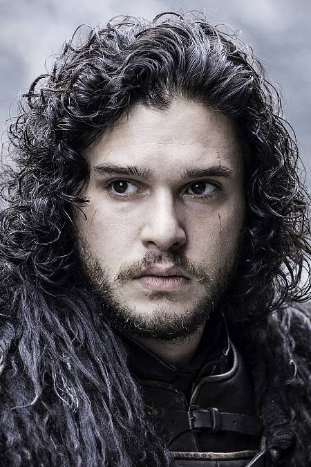 Britský divadelní, televizní a filmový herec, celým jménem Christopher 'Kit' Catesby Harington, se narodil 26. prosince 1986 v Londýně. Matka Deborah Jane je bývalá dramatička a otcem je Sir David Richard Harington, obchodník patřící k anglické nižší šlechtě. Má jediného sourozence, bratra Johna. Jméno Christopher (a i zkratku Kit) dostal po významném anglickém dramatikovi z doby Shakespeara, Christopheru Marloweovi. Kit má dokonce královské kořeny – jeho předkem byl Karel II. Stuart.
V Londýně žil do svých jedenácti let a navštěvoval zde Southfield Primary School. Poté se s rodinou přestěhoval do Worcesteru nedaleko Birminghamu, kde studoval Chantry High School a následně Worcester Sixth Form College, kde se začal více věnovat divadlu a dramatu. V roce 2008 absolvoval Central School of Speech and Drama.

V mládí se zajímal spíše o kariéru novináře, kameramana či válečného zpravodaje, ale nakonec ho oslovilo herectví. Už během studií získal hlavní roli v Královském divadle v Londýně, byl jím Albert Narracott v divadelní hře „Válečný kůň", podle stejnojmenného románu Michaela Morpurga. Román se dokonce dočkal filmového zpracování pod taktovkou Stevena Spielberga v roce 2011, Kit se ale na filmu nepodílel. Hra byla úspěšná a Kit za svůj výkon obdržel pochvalu od kritiků. Začal chodit na konkurzy a získal roli v další hře - „Posh".

„Je obrovský rozdíl mezi bojem na jevišti a opravdovým bojem s mečem."

V roce 2010 dorazil na konkurz pro nově vznikající fantasy seriál z produkce HBO, HRA O TRŮNY (Game of Thrones). Dostavil se s monoklem, ke kterému přišel v McDonald's, když se zastal dívky, na kterou byl jiný muž hrubý. Rytířsky vyzval k bitce téměř o hlavu vyššího chlapa, který ho ovšem slušně pomlátil. Těžko říct, zda měl monokl nějaký vliv na castingovou porotu, jisté ale je, že svou roli získal. Tou rolí byla jedna z hlavních postav celého seriálu, Jon Snow, bastard ze Zimohradu, který se stal mužem z Noční hlídky. V roce 2011 měl seriál premiéru a dočkal se obrovských ohlasů, jak z řad nadšených diváků, tak i od kritiků. Z Kita se rázem stala světoznámá hvězda. Momentálně natáčí 7. řadu této show.

Kit Harington se stal brzy celebritou a přišly nové filmové nabídky. Tou první byl horor NÁVRAT DO SILENT HILL 3D, ve kterém si zahrál se svým seriálovým otcem ze Hry o trůny, Seanem Beanem. V roce 2014 přišla role Rolanda ve filmu TESTAMENT MLÁDÍ, následoval historický film POMPEJE a nebo fantasy SEDMÝ SYN. Tento rok ještě propůjčil svůj hlas Eretovi v animovaném JAK VYCVIČIT DRAKA 2. O rok později si zahrál tenis s Andy Sambergem ve sportovní komedii SEDM DNÍ V PEKLE. Agenta britské tajné služby si zahrál v thrilleru MI-5: VYŠŠÍ DOBRO. Naposledy jsme ho mohli vidět ve westernu BRIMSTONE, kde si zahrál Guy Pearce, Dakota Fanning nebo Carice van Houten, se kterou se zná z Hry o trůny. Roku 2017 se objevil v třídílném seriálu z produkce BBC GUNPOWDER, která mapuje události z roku 1605.

Hra o trůny se projevila i v jeho osobním životě. Získal mnoho nových přátel, jako jsou Richard Madden, Emilia Clarke, Alfie Allen nebo John Bradley. Kromě toho se zamiloval do Rose Leslie, která v seriálu ztvárnila Ygritte, divokou seveřanku, do které se zamiloval Jon Snow. Jsou spolu od roku 2012. V září 2017 ohlásili své zasnoubení.