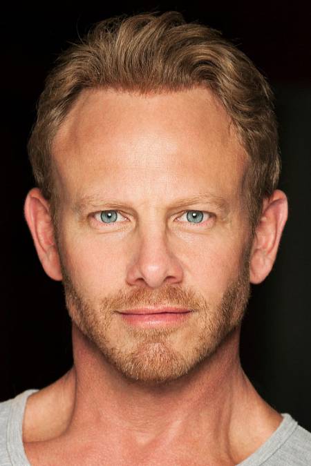 Ian Ziering 30.03.1964 Newark, New Jersey, USA . Americký herec, známý především jako Steve Sanders ze seriálu “Beverly Hills, 90210”, se narodil v Newarku (New Jersey) a vyrůstal ve West Orange. Má dva o více než deset let starší bratry, Jeffa a Barryho a otec Paul údajně zažertoval, že: "Ian je nejlepší omyl, který jsem kdy udělal." Kvůli vyraženému přednímu zubu měl v dětství přezdívku "George Washington". Střední školu (West Orange High School) ukončil v roce 1982, vysokou absolvoval ve Wyane (William Paterson College).

Už ve dvanácti se začal objevovat v televizních a rozhlasových reklamách. Kromě 291 dílů "Beverly Hills, 90210" (1990-2000), patří do jeho televizní tvorby po jedné epizodě ze seriálů “JAG” (2001) a “What I Like About You” (2002), Erich Aldrich ze série “The Doctors” (1981-82) a Cameron Stewart z “Guiding Light” (1986-88) a dva speciály, TERRIBLE THINGS MY MOTHER TOLD ME (1988) a FLOUR BABIES (1990). Namluvil hlas Vinnieho v animovaném seriálu "Biker Mice from Mars" (1993) a slyšet ho můžeme i v seriálech "Mighty Ducks" (1996) nebo “Spider-Man” (2003). Jeho hlasem promlouvá také Edison Trent z videohry “Freelancer” (2003). V roce 2008 pro Lifetime TV uváděl reality show "Your Mama Don't Dance” a sám se dříve účastnil televizní show “Dancing with the Stars”.

V roce 1981 debutoval v celovečerní Zeffirelliho romanci ENDLESS LOVE (1981), zahrál si v akčním westernu - videofilmu SAVATE (1995) a televizním dramatu THE WOMEN OF SPRING BREAK (1995). Spolu s kolegou B. A. Greenem z “Beverly Hills” a plejádou známých tváří (Mickey Rourke, Keira Kinghtley, Christopher Walken...) se představil v klipovitém akčním dílku DOMINO (2005) Tonyho Scotta. V témže roce byl také hostem na svatbě bývalého “beverlyhillského” kolegy Jasona Priestleyho (“Brandona”) a Naomi Lowde.

V roce 2006 Ian produkoval, režíroval a také si zahrál v krátké komedii MAN VS. MONDAY (2006), která získala Cenu publika na filmovém festivale ve Ft. Lauderdale. V témže roce (2006) obdržel Cenu pro “nejlepšího herce” na Monackém filmovém festivale za ztvárnění "Francise" v nezávislém thrilleru STRIPPED DOWN (2006). Měl by se objevit v další řadě “90210”, tisku však údajně tvrdil, že se natáčení nemíní účastnit. Na Broadwayi se Ziering představil jako Nils v muzikálové verzi “I Remember Mama” a v postavě “Johna” absolvoval národní turné s představením “Peter Pan”.