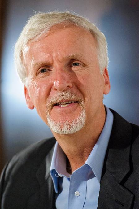 Podle členů štábu měl u sebe režisér James Cameron nastřelovač hřebíků, kterým přitloukl do zdi každý telefon, který zazvonil během akce.