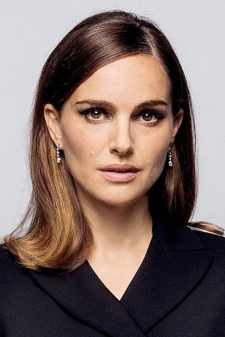 Původně se ve filmu měla objevit i Natalie Portman (Jane Foster), ale zabránilo jí v tom těhotenství.