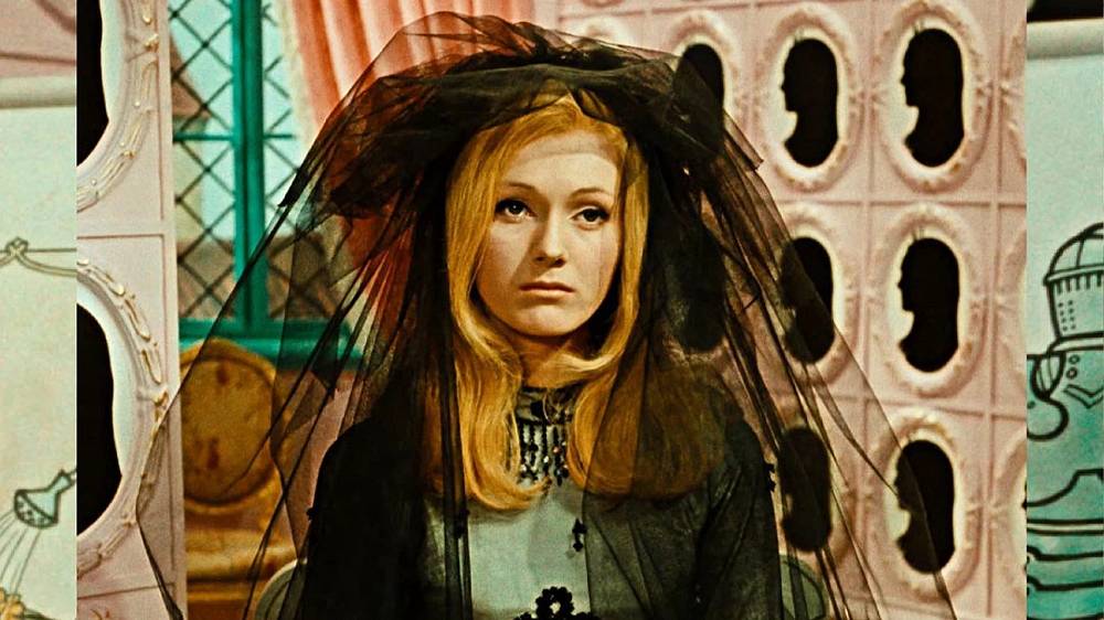 Šíleně smutná princezna (1968).
Šíleně smutná pohádka plná nádherných písniček. Tato hudební pohádka je dalším z klenotů, jež má na svém kontě režisér Bořivoj Zeman. Před jejím vznikem se už proslavil Pyšnou princeznou a snímkem Byl jednou jeden král, ale ani Šíleně smutná princezna, jejímuž obsazení vévodí pěvecké hvězdy Helena Vondráčková a Václav Neckář, dodnes neztratila nic ze svého půvabu. Dva spřátelení panovníci se dohodli, že by bylo dobré, kdyby spolu jejich děti uzavřely sňatek. Ovšem když královské ratolesti něco nechtějí, dokážou si postavit hlavu - a třeba i na špalek. Z věčně rozesmáté princezny je potom najednou strašlivě smutná osůbka, a mladý princ? Ten se dokonce ocitne za mřížemi! Jenomže co by to bylo za pohádku, kdyby špatně dopadla. A tak i zde nakonec zazvoní ten správný zvonec. 