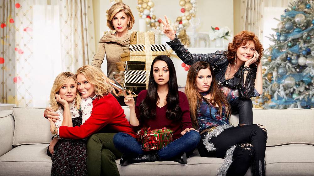 Matky na tahu o Vánocích (2017).
Říká se, že Vánoce jsou nejkrásnější období roku. Ale určitě ne pro mámy! Tři matky rebelky (Mila Kunis, Kristen Bell, Kathryn Hahn) už mají dost věčného úklidu, vaření, zdobení a shánění perfektních dárků pro celou rodinu (a občas i pro sebe, aby tatínkové neměli starosti). Proto se vzbouří a rozhodnou, že tento rok si Vánoce konečně chtějí pořádně užít i ony. Akorát netuší, že brzy se ohlásí hosté, kteří s jejich představou dokonalých svátků asi nebudou úplně souhlasit - jejich vlastní matky .