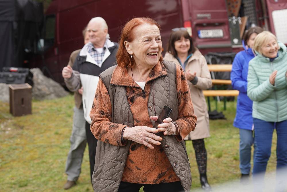 Touha po dítěti a utajený plán k jejímu naplnění se zvrtne. Minisérie Náhradníci je napumpovaná emocemi a dějovými zvraty