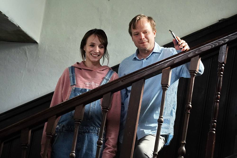 Touha po dítěti a utajený plán k jejímu naplnění se zvrtne. Minisérie Náhradníci je napumpovaná emocemi a dějovými zvraty