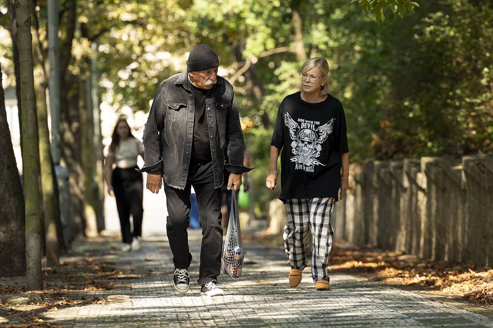 Jedna rodina: Seriál posílí v roce 2025 učitelka s hlavou v oblacích, dáma s vášní pro housle a sympatická kráska s tajemstvím