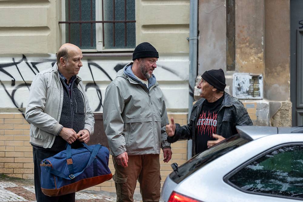 Jedna rodina: Seriál posílí v roce 2025 učitelka s hlavou v oblacích, dáma s vášní pro housle a sympatická kráska s tajemstvím