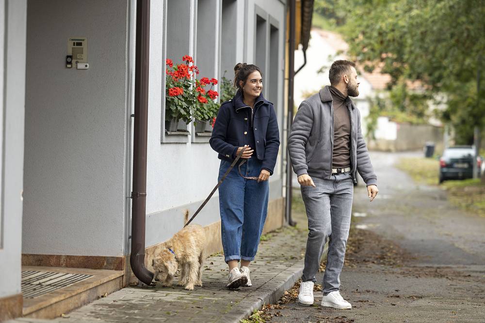 Jedna rodina: Seriál posílí v roce 2025 učitelka s hlavou v oblacích, dáma s vášní pro housle a sympatická kráska s tajemstvím