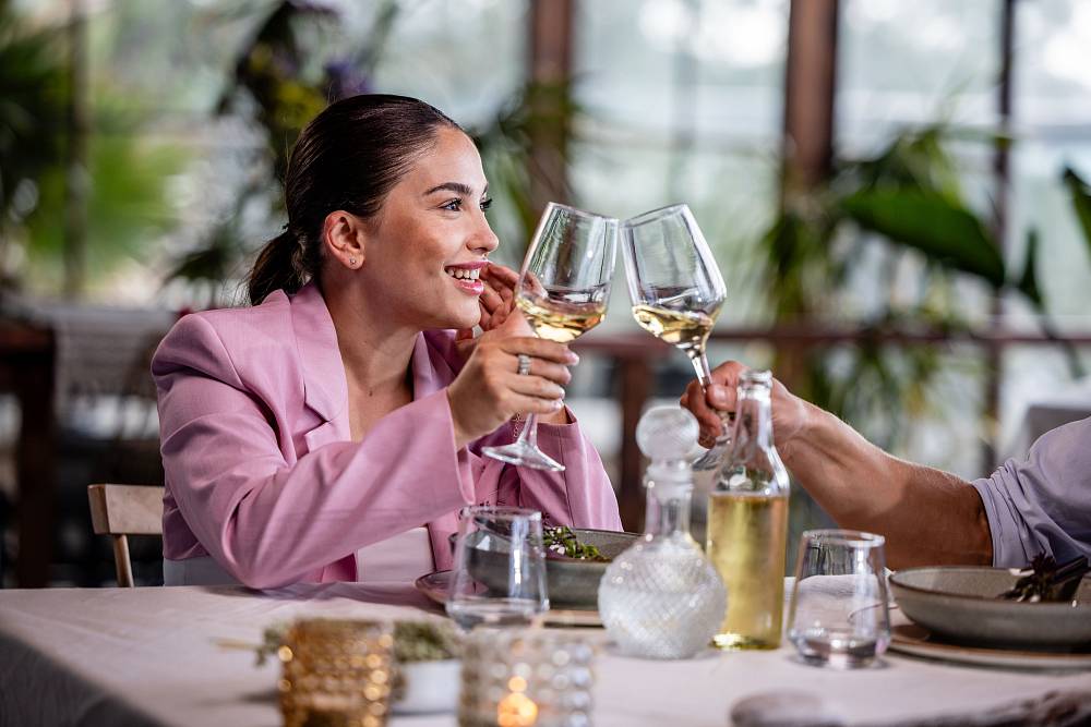 (EMBARGO Nepublikovat) Bachelor Česko: Lucie krade rande a hraje divadlo, jak ji všichni ubližují