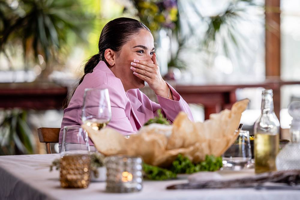 (EMBARGO Nepublikovat) Bachelor Česko: Lucie krade rande a hraje divadlo, jak ji všichni ubližují