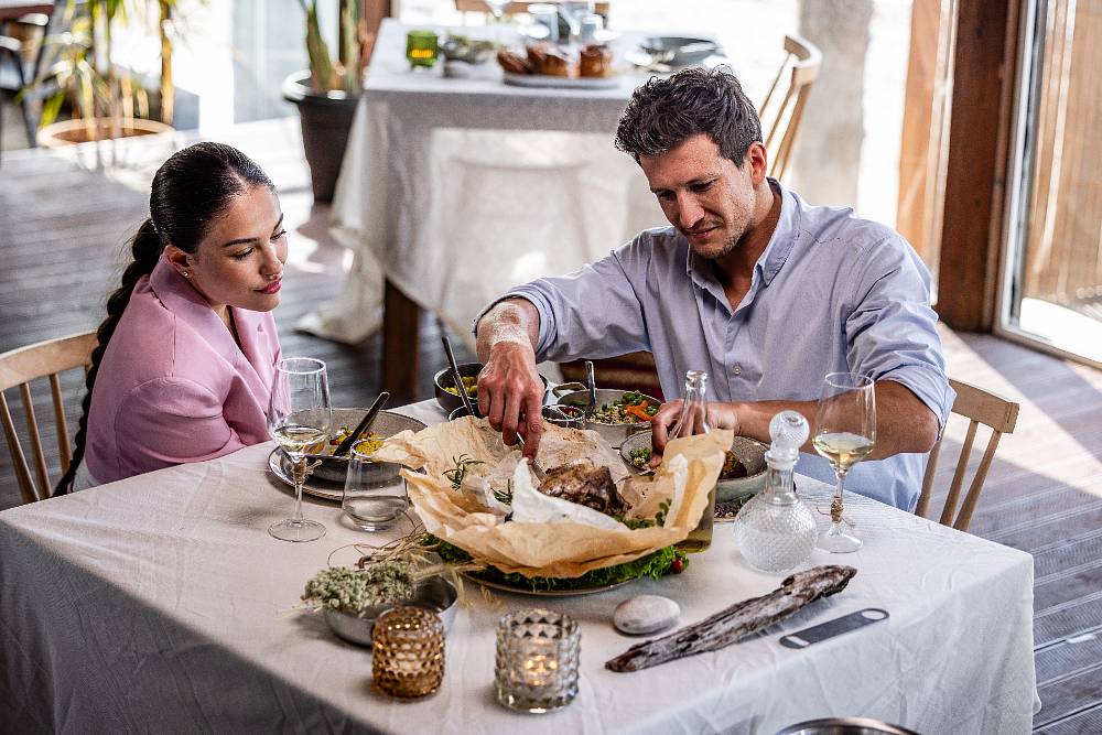 (EMBARGO Nepublikovat) Bachelor Česko: Lucie krade rande a hraje divadlo, jak ji všichni ubližují