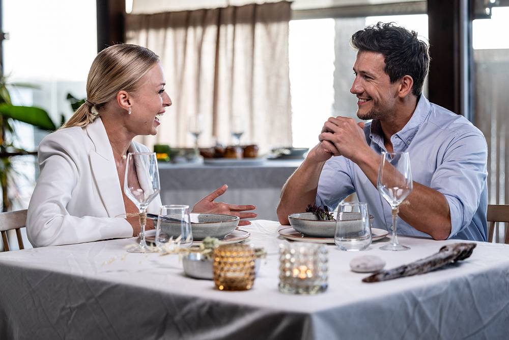 (EMBARGO Nepublikovat) Bachelor Česko: Lucie krade rande a hraje divadlo, jak ji všichni ubližují