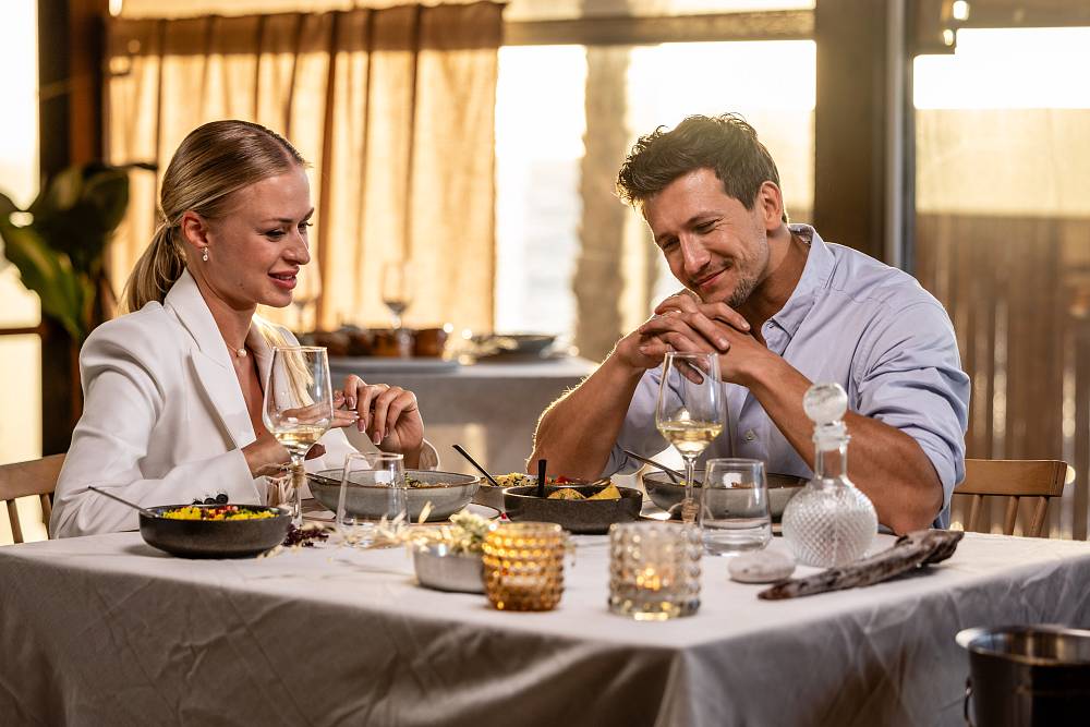 (EMBARGO Nepublikovat) Bachelor Česko: Lucie krade rande a hraje divadlo, jak ji všichni ubližují
