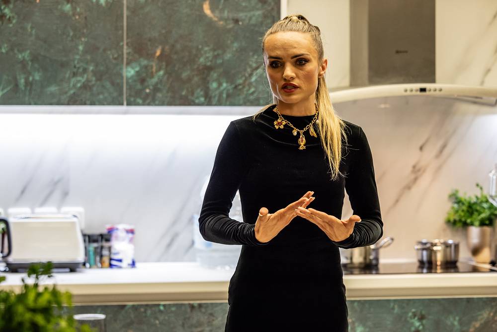 (EMBARGO Nepublikovat) Bachelor Česko: Lucie krade rande a hraje divadlo, jak ji všichni ubližují