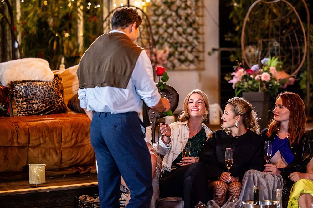 (EMBARGO Nepublikovat) Bachelor Česko: Lucie krade rande a hraje divadlo, jak ji všichni ubližují