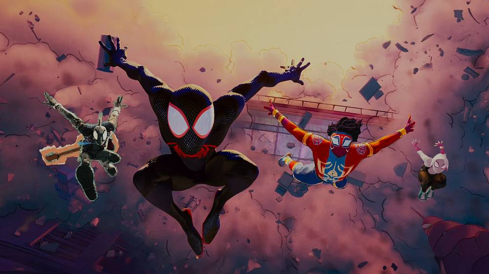 Spider-Man: Napříč paralelními světy (2023).
Animovaný, Akční, Dobrodružný, Vědeckofantastický.
Miles Morales vrací v další kapitole Spider-Verse ságy. Čeká na něj epické dobrodružství, které přátelského souseda Spider-Mana transportuje z Brooklynu napříč mnohovesmírem, aby pomohl Gwen Stacey a nové skupině Spider-lidí proti padouchovi silnějšímu než cokoliv, proti čemu se v minulosti postavili.
