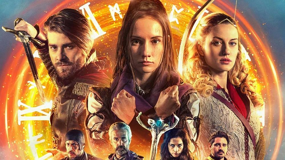 Princezna zakletá v čase 2 (2022). TV Prima 14:05. Rodinný, Fantasy, Komedie. Mladá alchymistka Amélie získává zakázanou kouzelnou moc: dokáže částečně ovlivňovat tok času. Zneužívání nových schopností ji však rozštěpí v čase a Amélie ze současnosti se tak setkává s Amélií z minulosti, která ji od té chvíle provází na každém kroku. Z dávno zapomenutých temnot času navíc povstává nová hrozba, alchymista nazývaný Pán run, jenž touží získat vládu nad veškerou magií v Oberonu. Aby se mu to podařilo, musí Amélii připravit o vládu nad časem. Amélie se spolu se svými nerozlučnými přáteli princeznou Ellenou a princem Janem z Calderonu vydává do kouzelného města jménem Ayra, kde sídlí Společenstvo alchymistů, které se zapřísáhlo magii ochránit. Po jeho boku se Amélie musí postavit nejen dosud nejmocnějšímu protivníkovi, ale také svojí vlastní touze po zakázané moci.