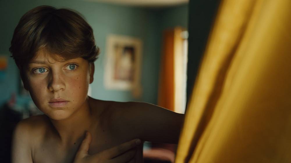 Máte chuť na napínavý thriller, dojemný příběh, nebo komediální oddech? Na plátnech si vybere každý. Podívejte se, jaké filmy by vám neměly uniknout, a naplánujte si svůj další výlet do kina!






