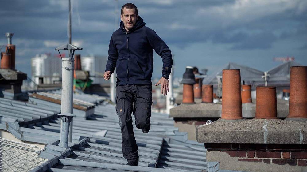Thriller, Drama, Krimi, Akční. Bývalý elitní agent s těhotnou manželkou se doma stanou obětí útoku. On se proto pustí do nebezpečného pátrání po pachatelích a přitom ho dožene bolestná minulost.