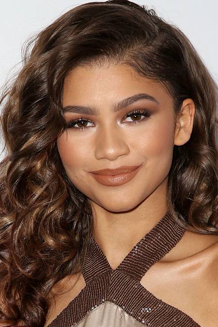 Zendaya Maree Stoermer Coleman (narozena 1. září 1996) je americká herečka a zpěvačka. Svou kariéru začala jako dětská modelka a doprovodná tanečnice. Do širšího povědomí se dostala díky roli Rocky Blue v sitcomu Shake It Up na Disney Channel (2010-2013).

V roce 2013 byla Zendaya účastnicí 16. série taneční soutěže Dancing with the Stars. Produkovala a hrála titulní špiónku K. C. Cooperovou v sitcomu K. C. v utajení (2015-2018). Mezi její filmové role patří hudební drama Největší showman (2017), superhrdinský film Spider-Man: Návrat domů (2017) a jeho pokračování, počítačově animovaná hudební komedie Smallfoot (2018), romantické drama Malcolm & Marie (2021), hraná/animovaná hybridní sportovní komedie Space Jam: A New Legacy (2021) a vědeckofantastický epos Duna (2021).