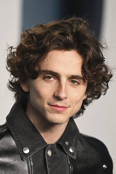 Timothée Hal Chalamet ( 27. prosince 1995 New York, stát New York) je americko-francouzský herec. Hereckou kariéru začal rolemi v krátkých filmech, později se objevil v seriálu Ve jménu vlasti. V celovečerním filmu debutoval dramatem Muži, ženy a děti (2014) Jasona Reitmana. Objevil se také ve science-fiction Christophera Nolana Interstellar (2014).
V roce 2017 sklidil uznání za výkon v rolích ve filmech Lady Bird režisérky Grety Gerwigové, ve westernu Hostiles režiséra Scotta Coopera i za romantický film Dej mi své jméno, kterého se ujal italský režisér Luca Guadagnino. Za tento snímek byl nominován na Zlatý glóbus, BAFTA a mimo jiné také na Oscara za nejlepší mužský herecký výkon v hlavní roli. Hlavní roli ztvárnil ve známých filmech jako např. Duna, Dej mi své jméno, Duna 2.