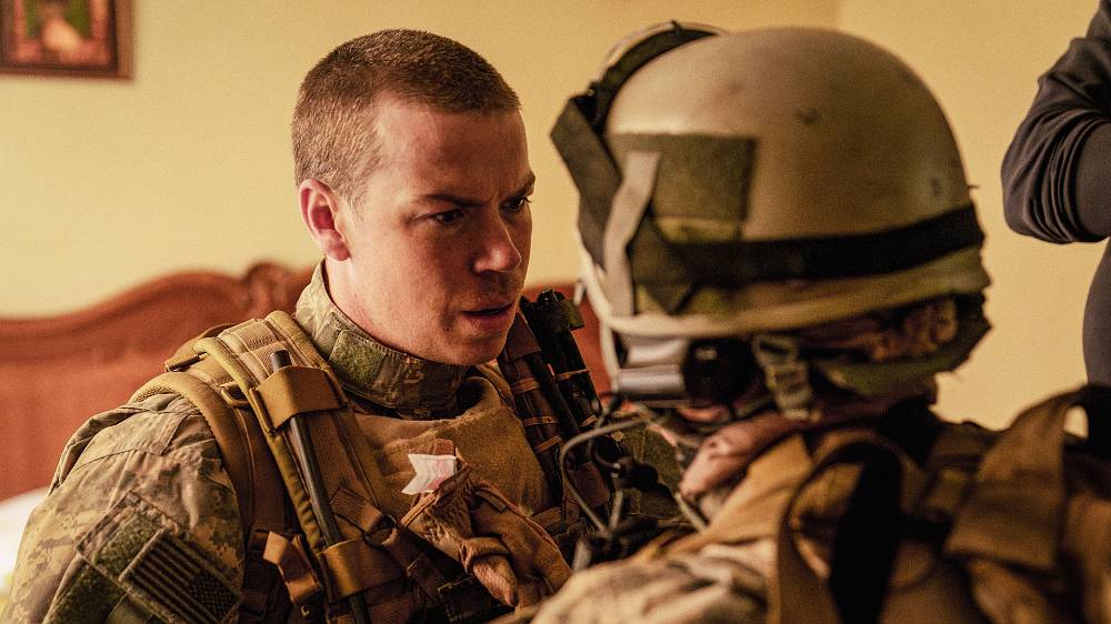 Akční, Válečný. Četa amerických jednotek Navy SEALs v domě irácké rodiny sleduje pohyb amerických jednotek na povstaleckém území.