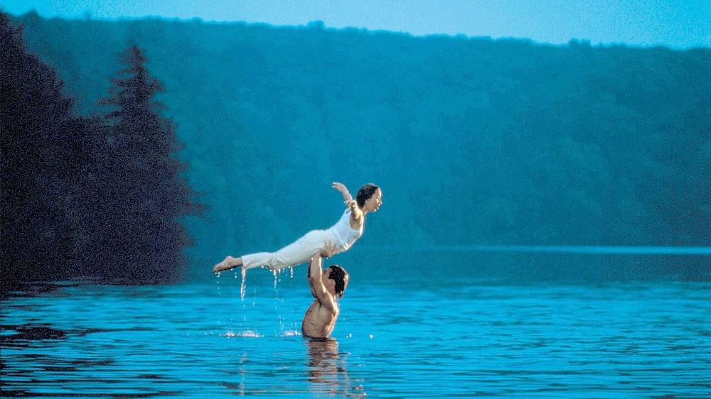 Napjaté vztahy Jennifer Grey a Patricka Swayzeho už před natáčení Hříšného tance málem připravily herce o životní roli