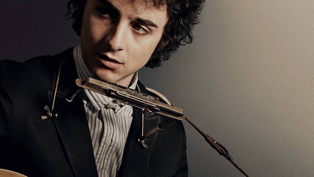 Timothée Chalamet (Bob Dylan) nazpíval všechny písně ve filmu. 