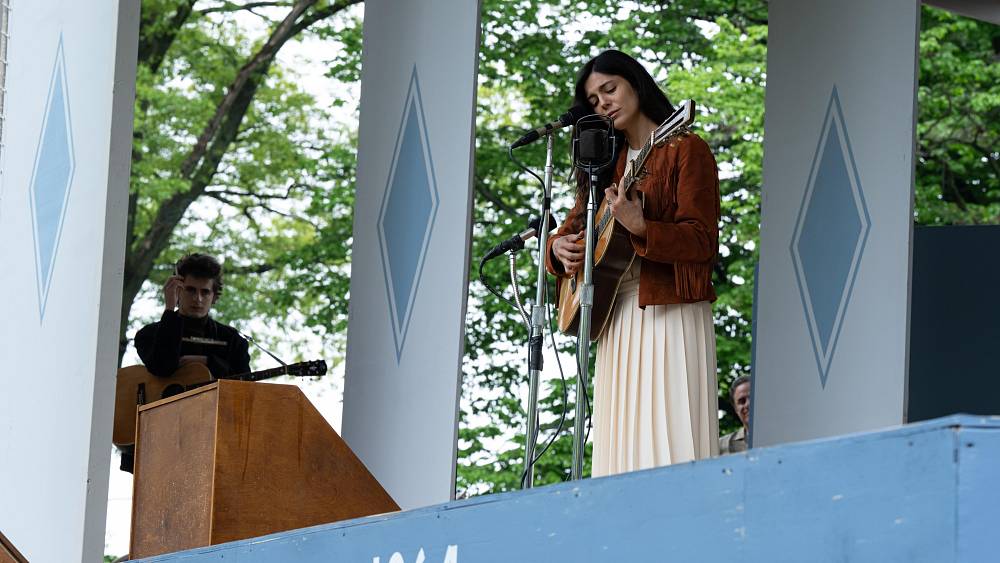 Scény natočené k zachycení lidového festivalu v Newportu v roce 1965 na Rhode Island, kde Bob Dylan (Timothée Chalamet) poprvé veřejně vystoupil s elektrickou kytarou, byly natočeny v přímořském letovisku Cape May v New Jersey.