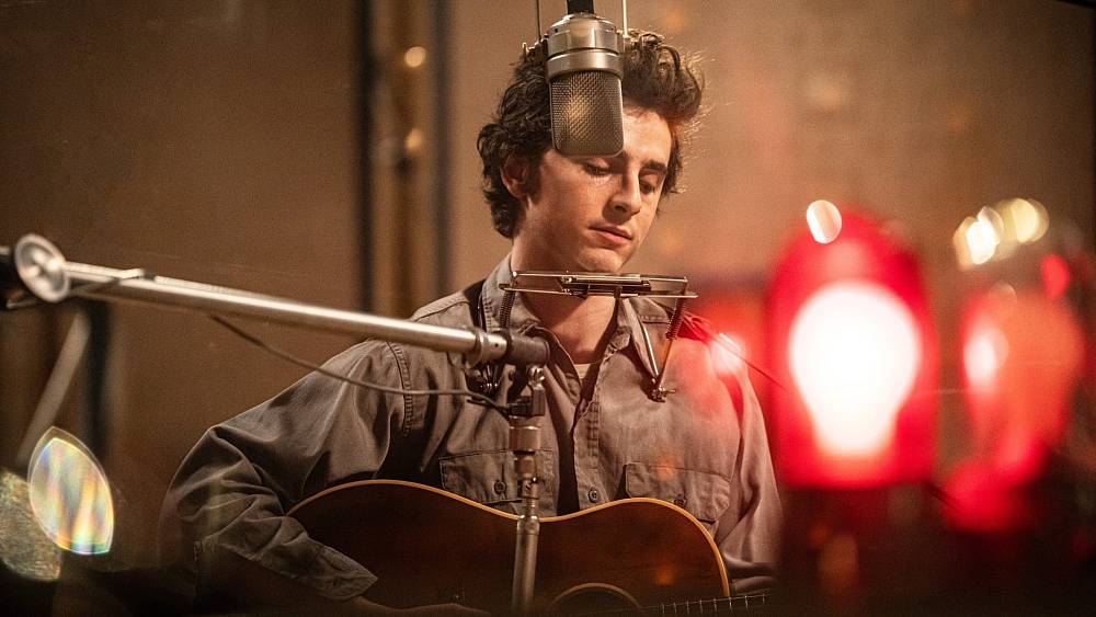 Nejen pro Dylana, ale pro celou hudební scénu – byl velmi významný přechod z folk rocku na elektrický zvuk, který šokoval fanoušky i kritiky.