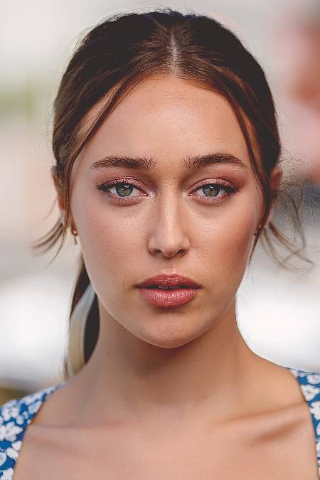 Celým jménem Alycia Jasmin Debnam-Carey. Narodila se a vyrůstala v Sydney, Austrálie. Odmaturovala v roce 2011 z Newtown High School of the Performing Arts. Měla výtečný prospěch a získala mnohá ocenění, dostala se mezi 40 hudebníků, kteří pracovali na projektu s Berlinskou Filharmonií.

Herectví se věnuje od osmi let. Vyskytovala se v menších televizních pořadech jako Martha's New Coat, Dance Academy, McLeod's Daughter a dalších. Svou cestu do Hollywoodu započala při své první cestě do USA když jí bylo 18 a účastnila se soutěže s dalšími šesti mladými australskými herci o role v TV pilotech.
Role ztvárnila ve snímcích Friend Request (2016), Živí mrtví: Počátek konce (2015), V oku tornáda (2014), A Violent Separation (2019)...
