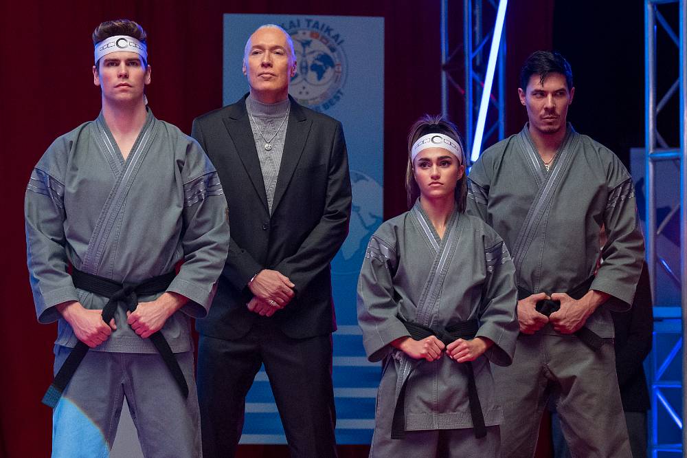Action & Adventure, Drama, Komedie. Finálová akce bude zahájena 13. února 2025.
Po šokujícím výsledku v Sekai Taikai se Miyagi-Do a Cobra Kai musí vyrovnat se svou minulostí a zároveň čelit nejisté budoucnosti na žíněnce i mimo ni. Téměř 40 let po událostech All Valley Karate Tournament z roku 1984 k tomu všechno směřovalo.