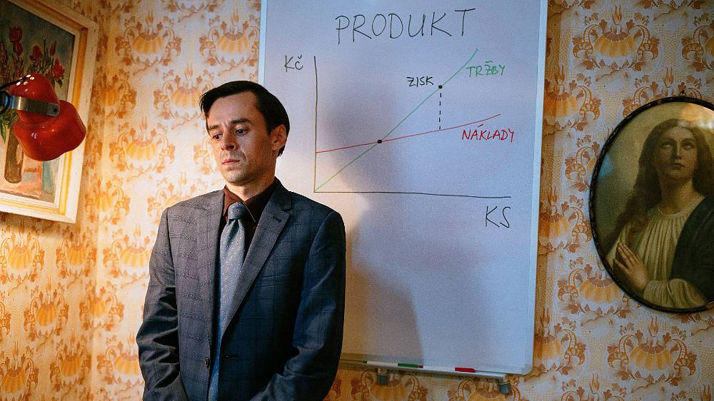Film sleduje Marka, mladého absolventa vysoké školy, který po ukončení studií vstupuje do dospělého života. Čekají ho nejen pracovní výzvy, ale i nečekaná dobrodružství, která mu převrátí život naruby.