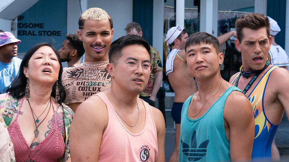 Komedie, Romantický. Dva nejlepší homosexuální přátelé se vydají na výlet do Pines, vesničky na newyorském Fire Islandu, která je horkým místem queer kultury. Během dovolené se baví s přáteli a navazují flirt s dalšími dvěma, podstatně bohatšími rekreanty.
