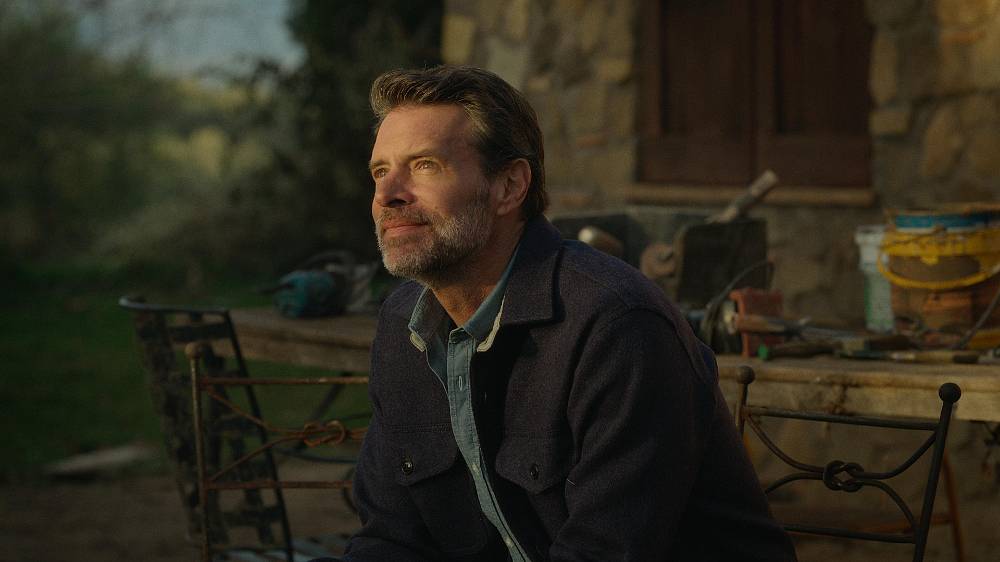 Film zkoumá téma nových začátků, kdy postavy čelí rozhodnutím, která mění jejich životy. Ať už jde o Olivii nebo Erica, každý z nich se učí, jak najít smysl a radost v nových životních etapách.