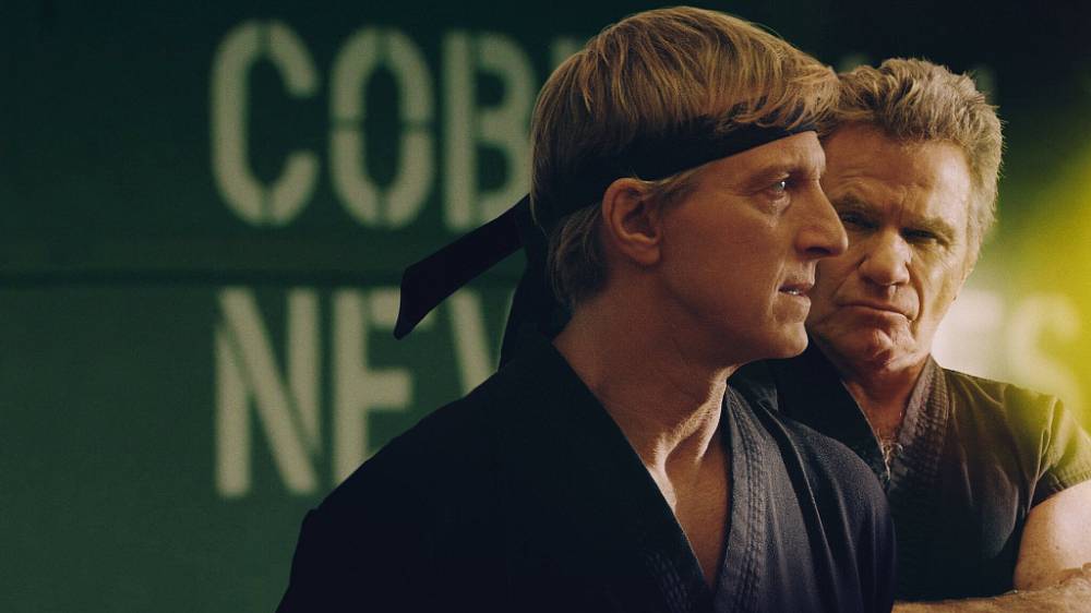 Action & Adventure, Drama, Komedie. Zarytí nepřátelé, dódžó na válečné stezce i mladá krev. V pokračování filmové série „Karate Kid“ stojí staří rivalové Daniel a Johnny z West Valley zase proti sobě.