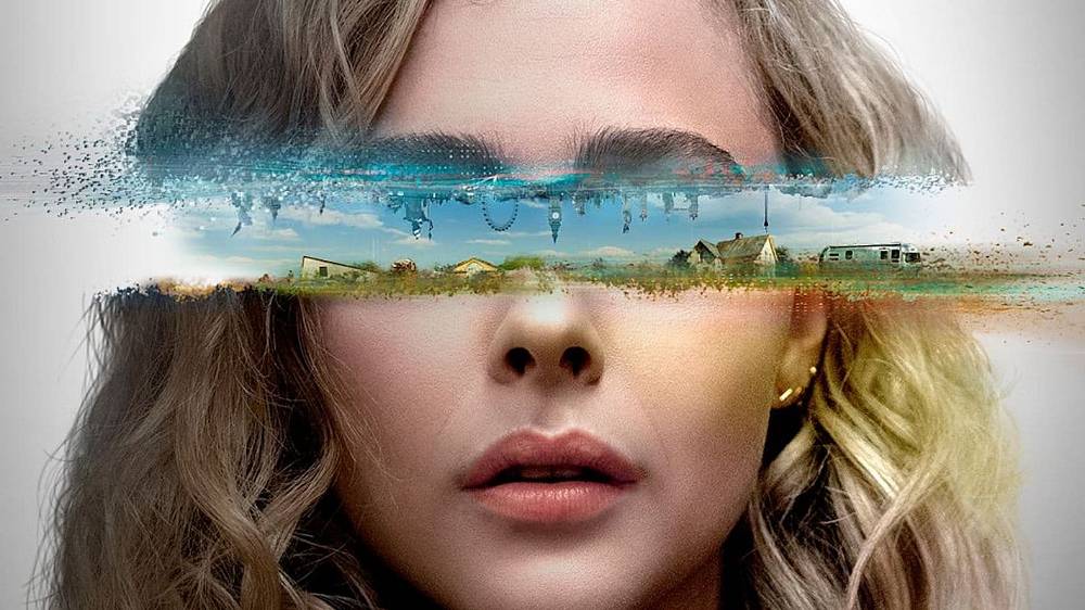 Sci-Fi & Fantasy, Drama. Flynne Fisherová se snaží udržet pohromadě svou rozpolcenou rodinu v zapomenutém zákoutí moderní Ameriky. Flynne je chytrá, ambiciózní a prokletá. Taky nemá žádnou budoucnost, dokud se po ní budoucnost nezačne shánět.