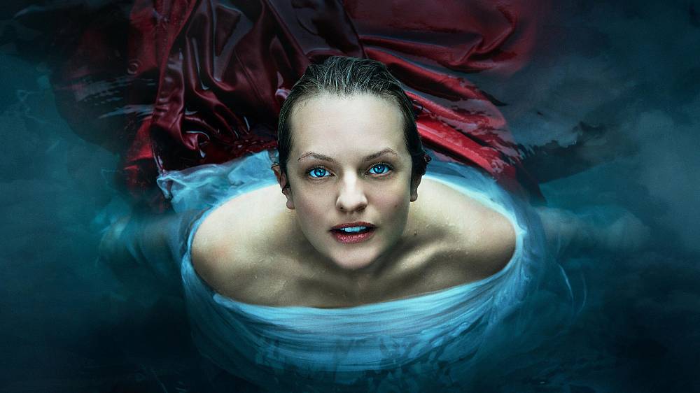 Drama, Sci-Fi & Fantasy. Seriál Příběh služebnice sleduje ženu, která je nucena žít jako konkubína v dystopické blízké budoucnosti pod fundamentalistickou teokratickou diktaturou v totalitním Gileádu, dříve známém jako USA, kde ženská práva prakticky neexistují.
